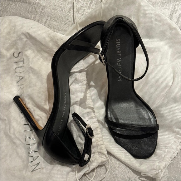 Amazing condition! Size 7.5 comes with dust bag!! :) - Picture 5 of 5